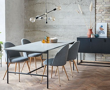Jedálenský stôl a stoličky