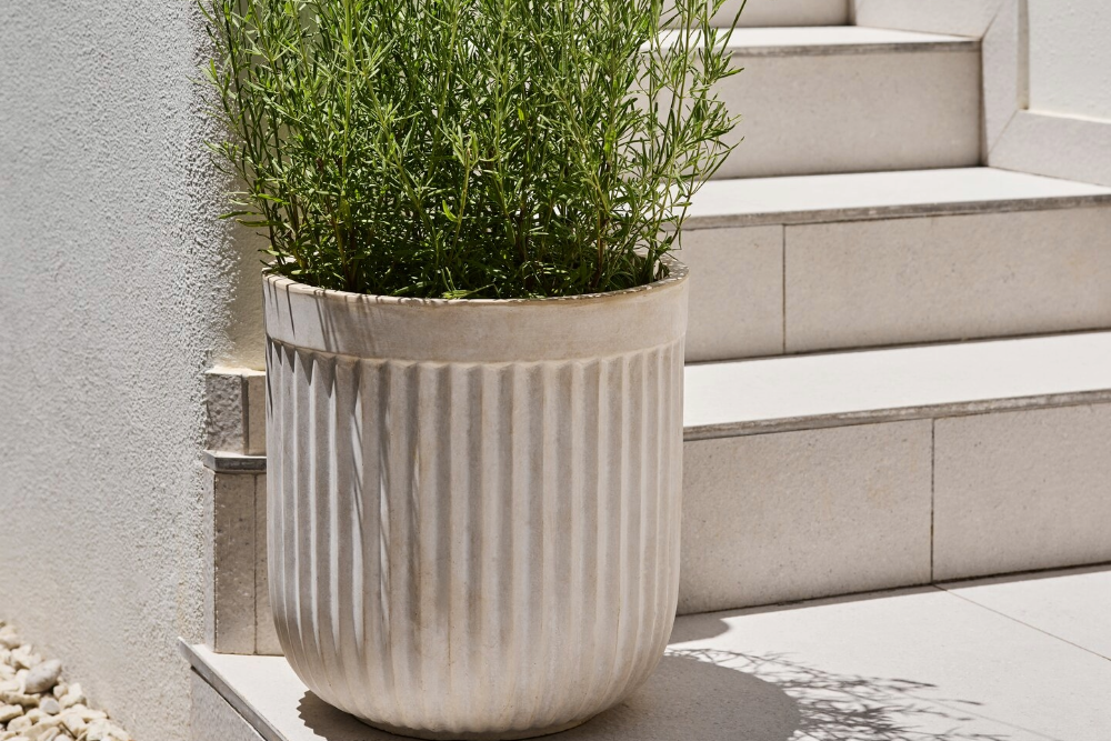 Záhradné kvetináče