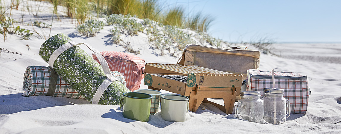 Plážová osuška, deka na piknik a ďalšie vybavenie na výlet na pláž