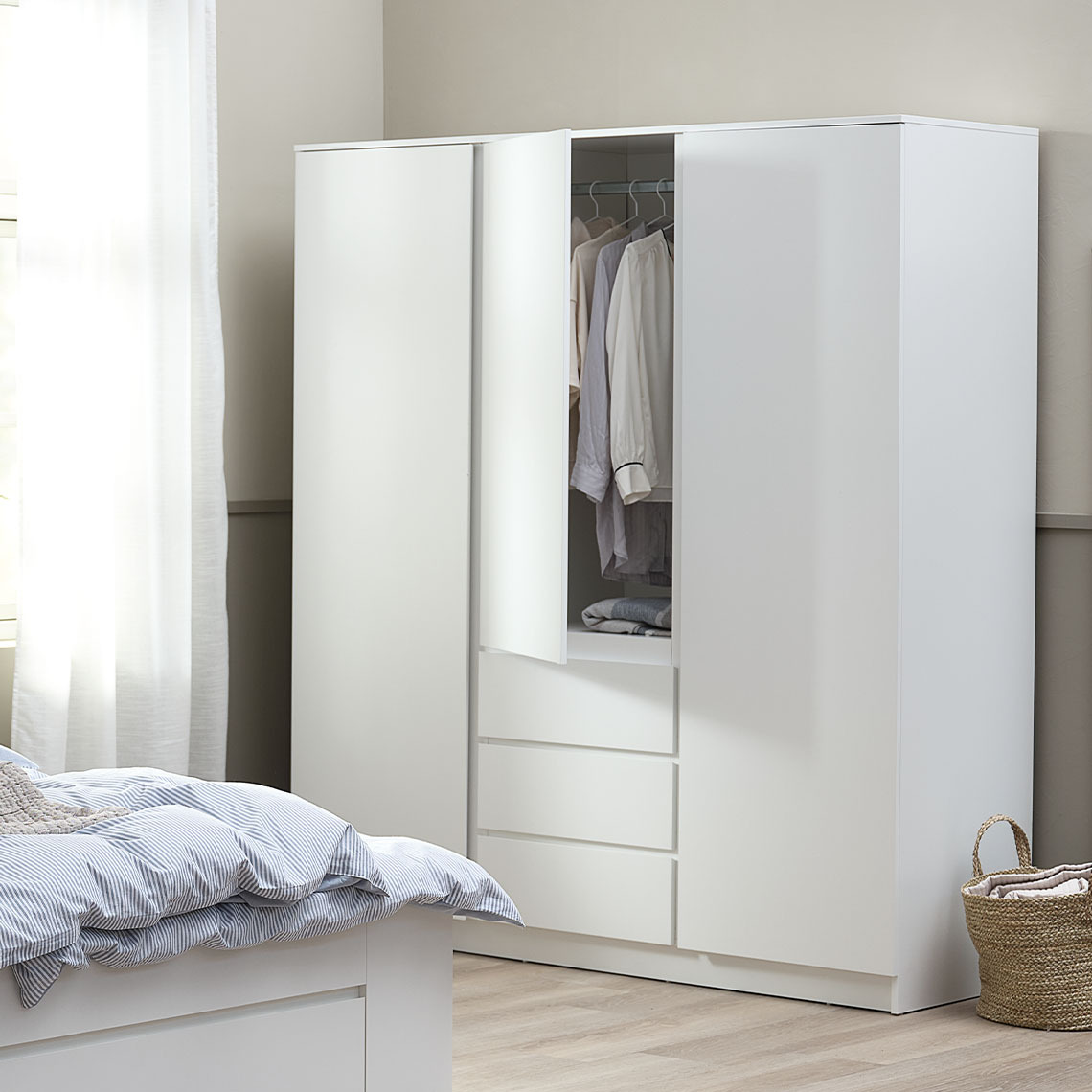 3 door wardrobe with drawers