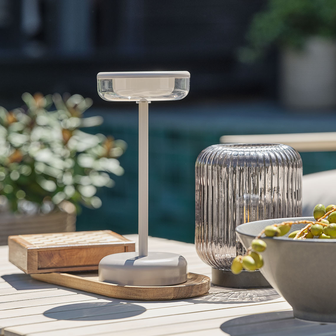 Stolová lampa na batérie do exteriéru HUMLEBI Lampa do exteriéru zdobiaca záhradný stolík