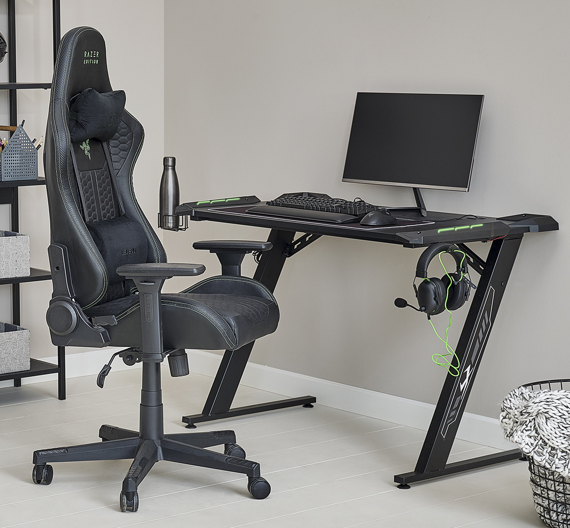 Počítačový stôl LINDHOLM a herná stolička RAZER TYPE Z Herný stôl s LED osvetlením a držiakom na poháre