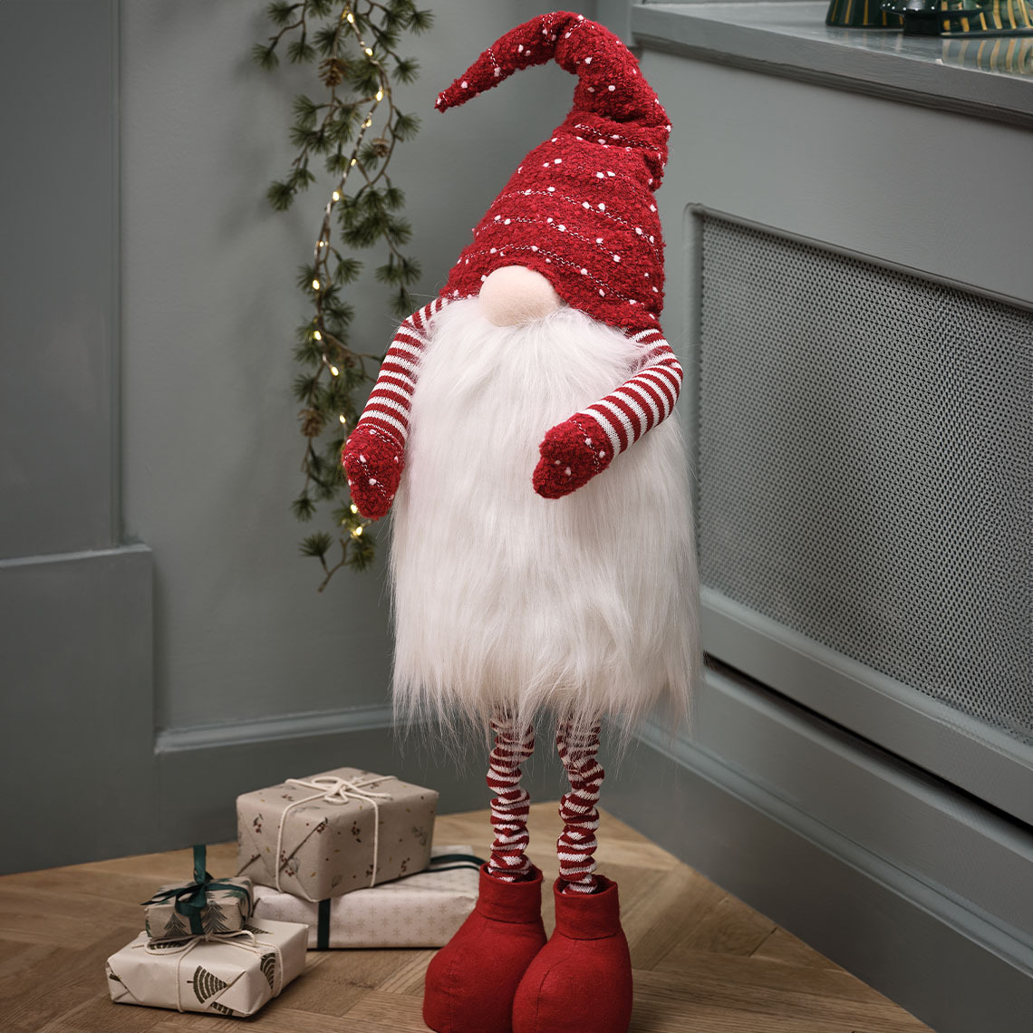 Vianočný škriatok NAT Vysoký vianočný škriatok s červeným klobúkom a veľkou bradou