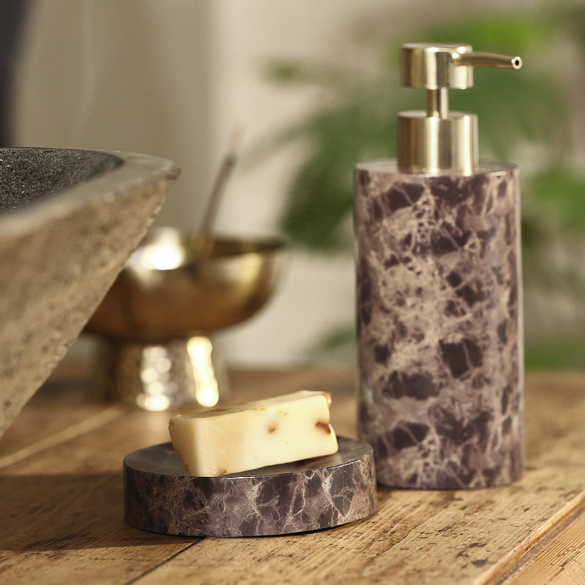  Kúpeľňové doplnky s mramorovým vzhľadom