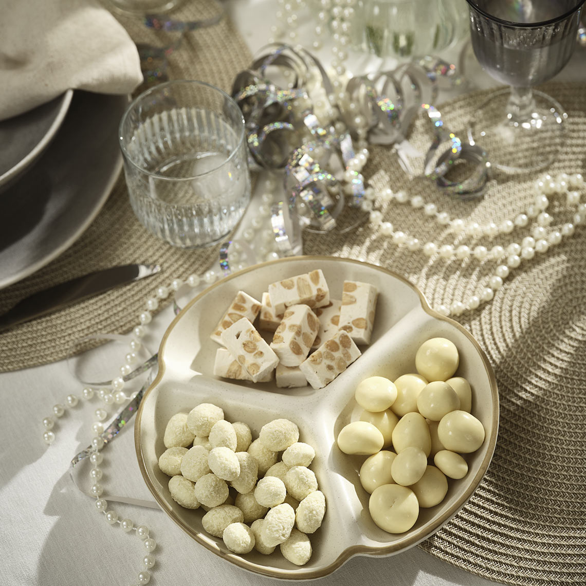 Stôl prestretý na novoročnú oslavu 