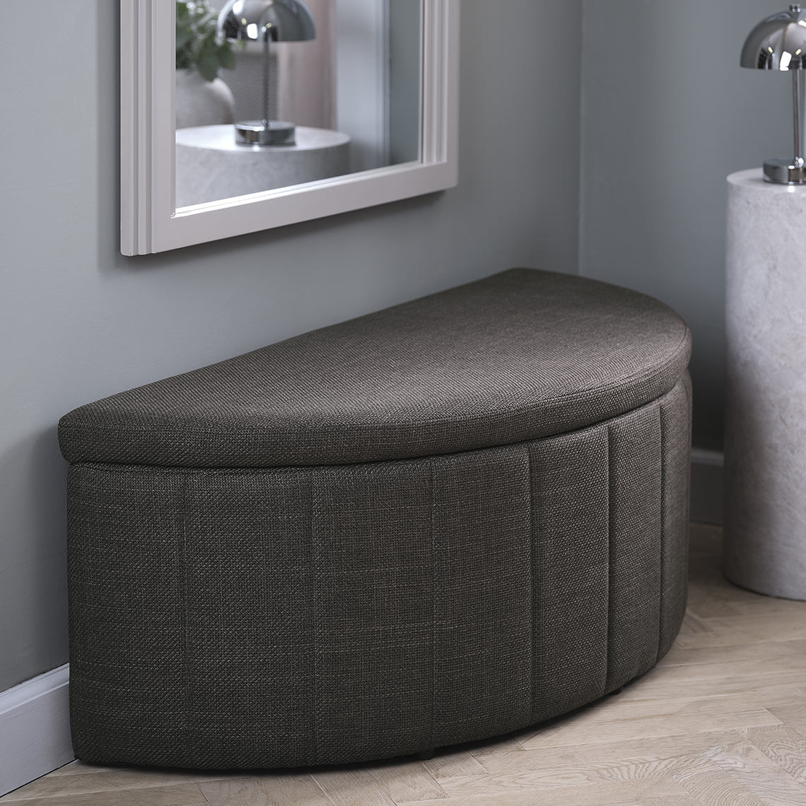 Tmavá lavica do predsiene