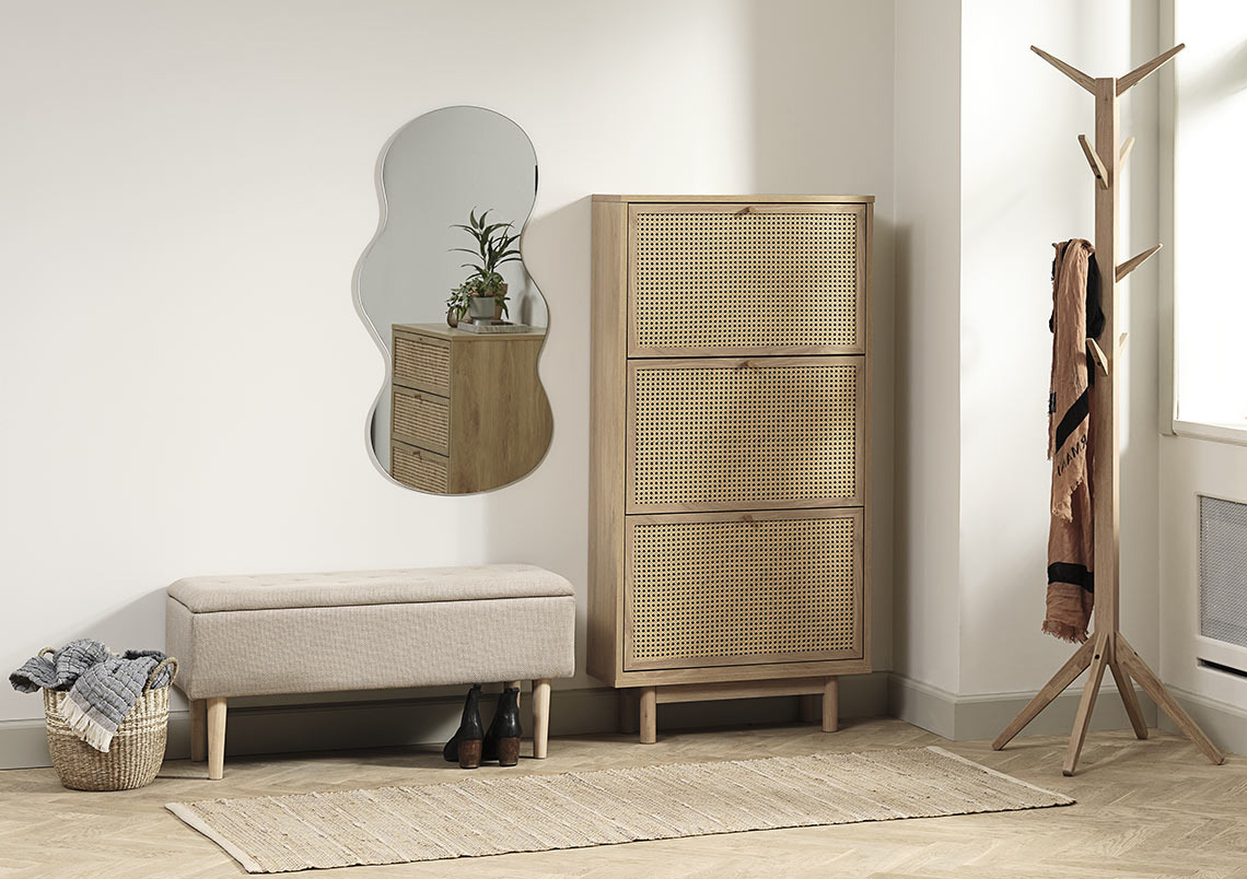 Predsieň s lavicou a skrinkou na obuv