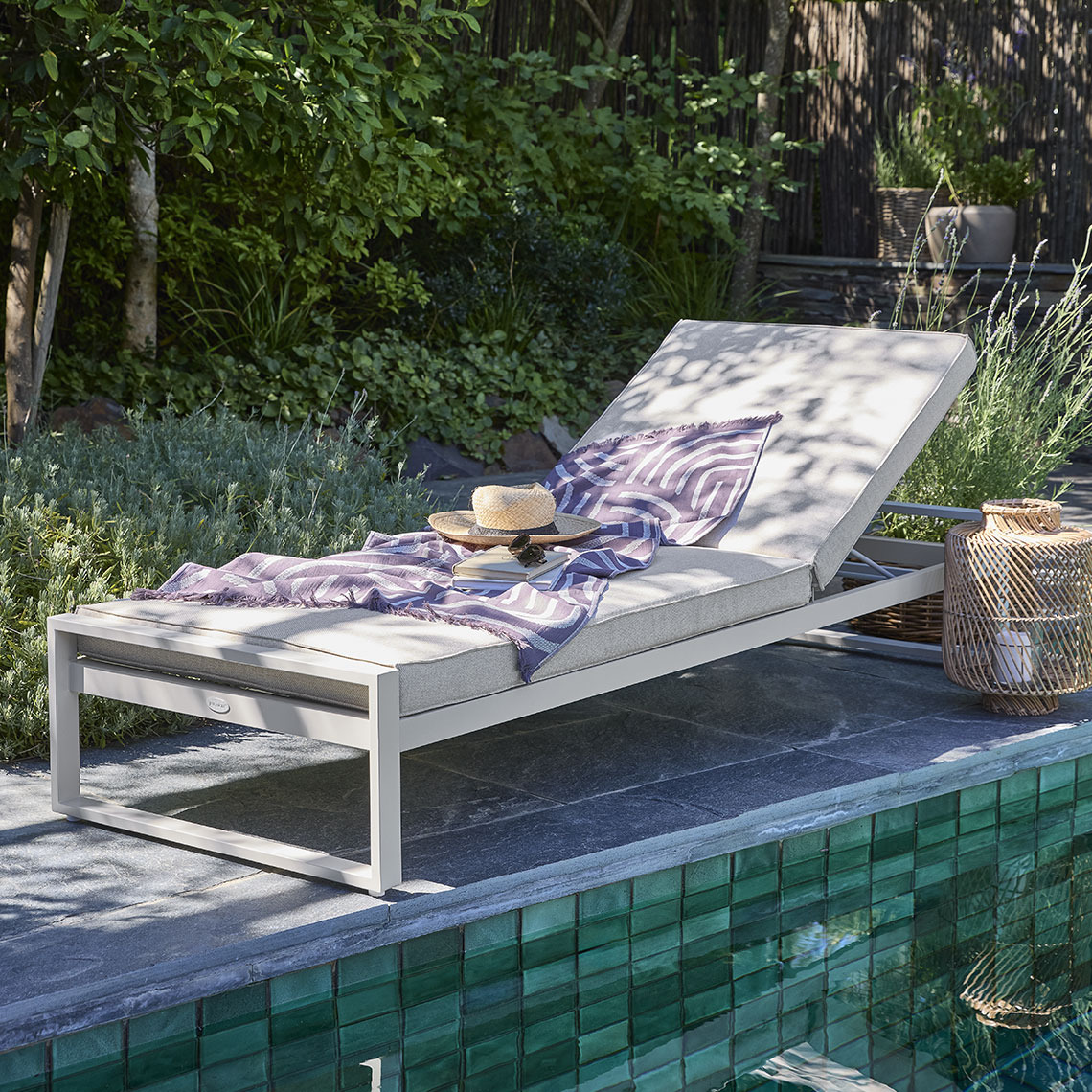 Ležadlo VONGE Ležadlo z rýchloschnúceho materiálu