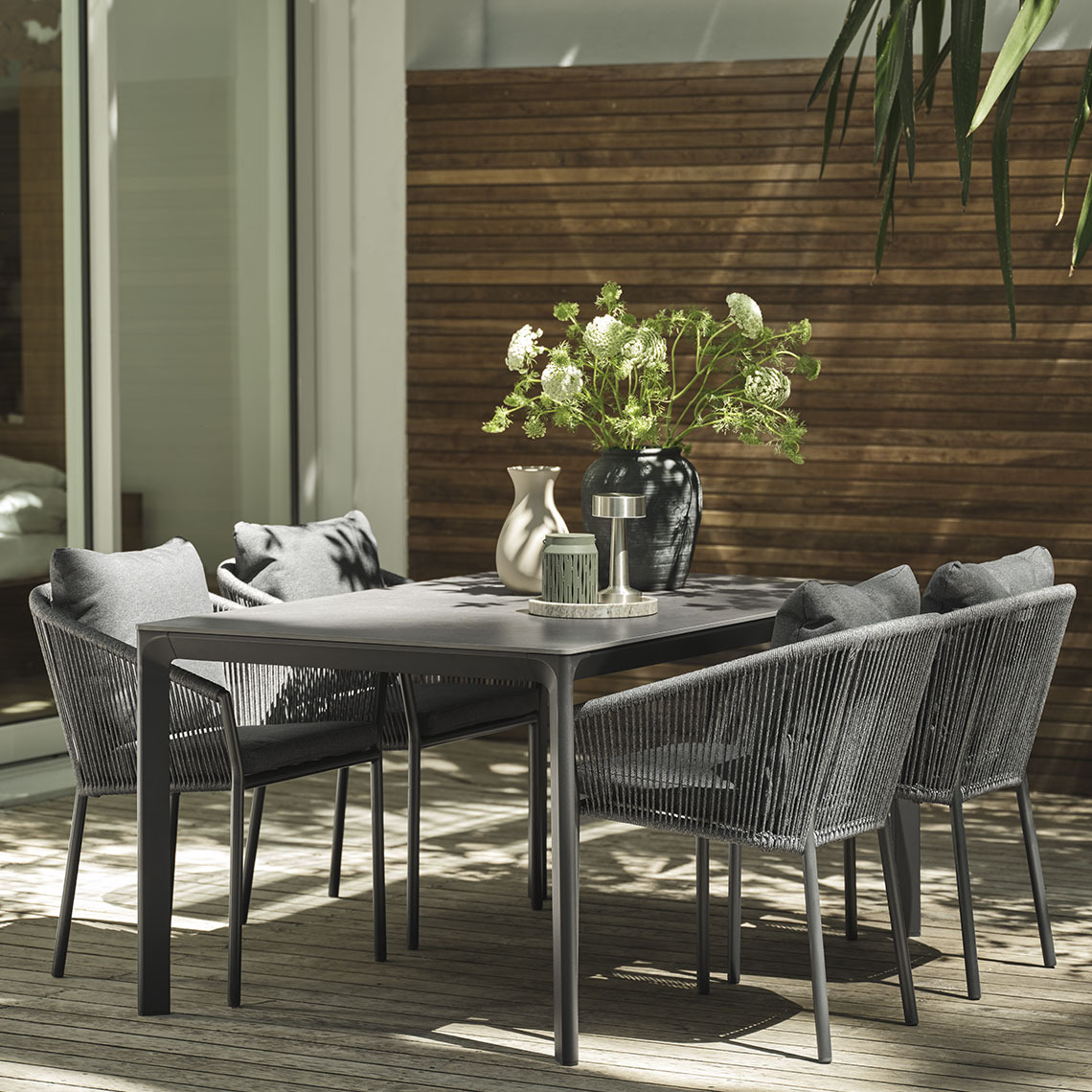 Záhradný stôl a stoličky