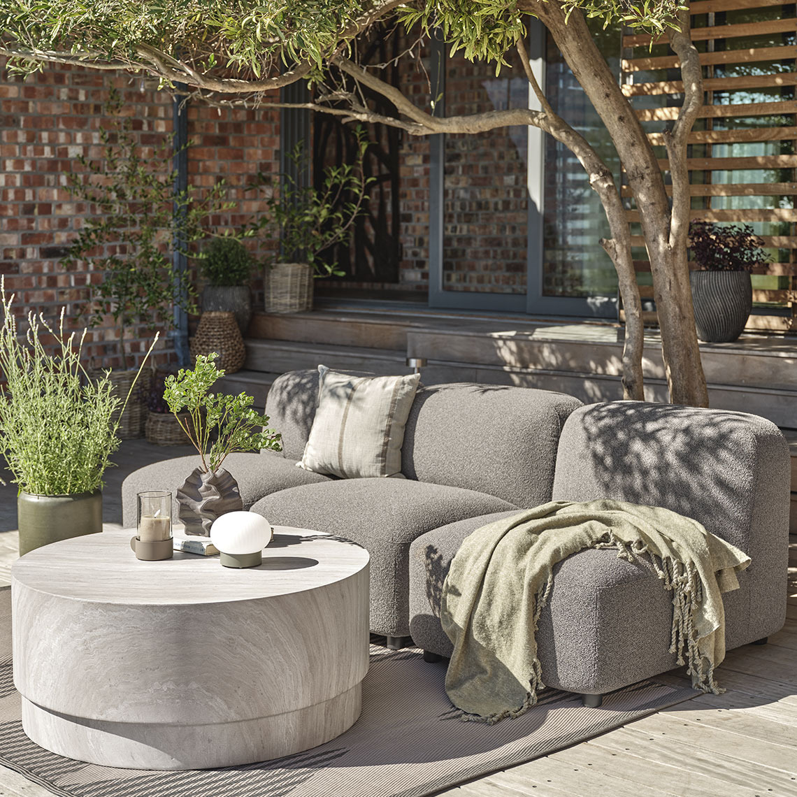 TANE moduly zostavené ako pohovka Záhradná pohovka z modulov