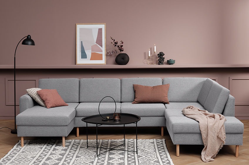 SVALBARD corner sofa in light grey fabric and RANDERUP coffee table Large grey corner sofa with cushions and a throw in a modern living room