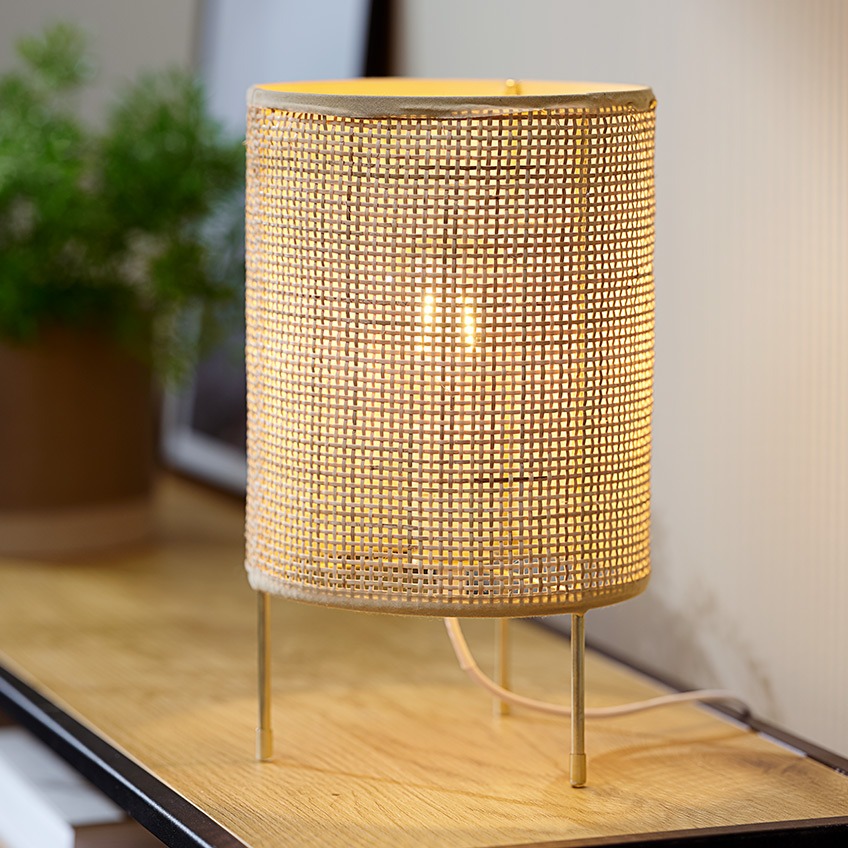 Small table lamp in rattan with a retro look 