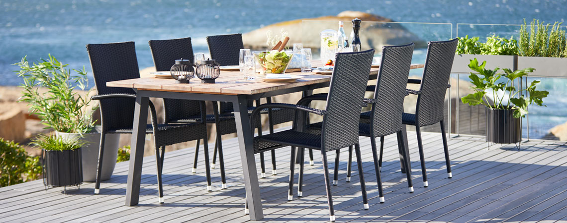 S378812 PADHOLM stôl a GUDHJEM stoličky na terase pri mori